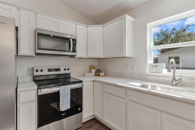 2011 EDGEWOOD AVENUE, Leesburg, FL 34748