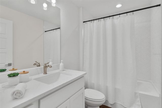 2011 EDGEWOOD AVENUE, Leesburg, FL 34748