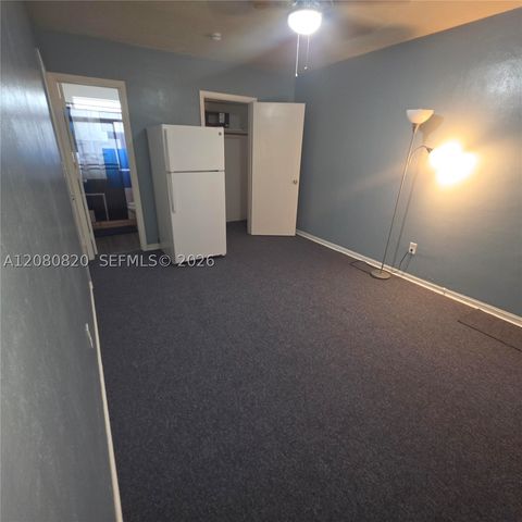 28 NW 170th St 2, North Miami Beach, FL 33169