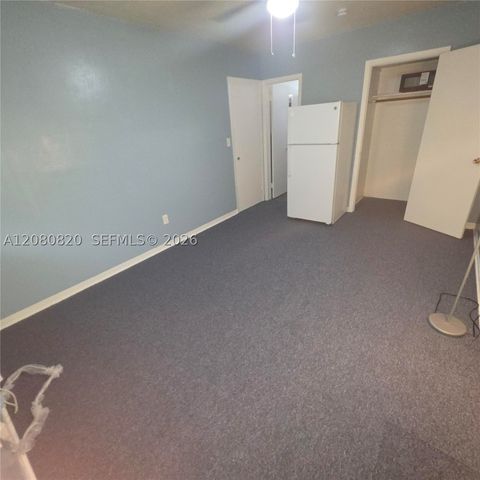 28 NW 170th St 2, North Miami Beach, FL 33169