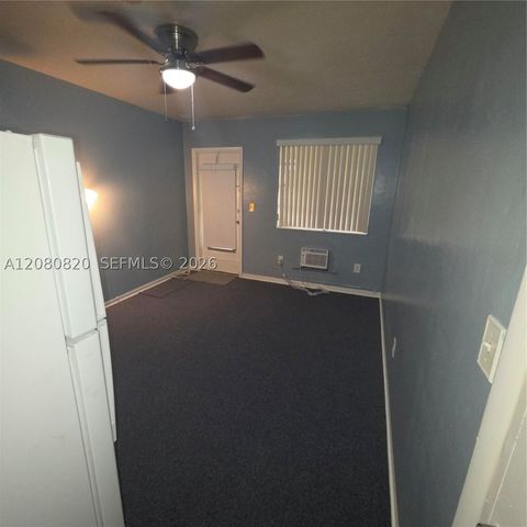 28 NW 170th St 2, North Miami Beach, FL 33169