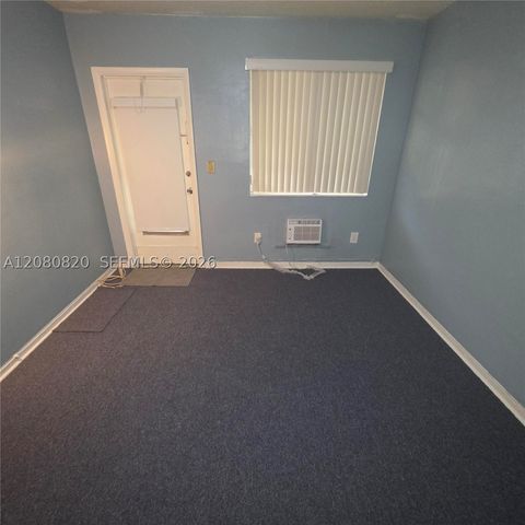 28 NW 170th St 2, North Miami Beach, FL 33169