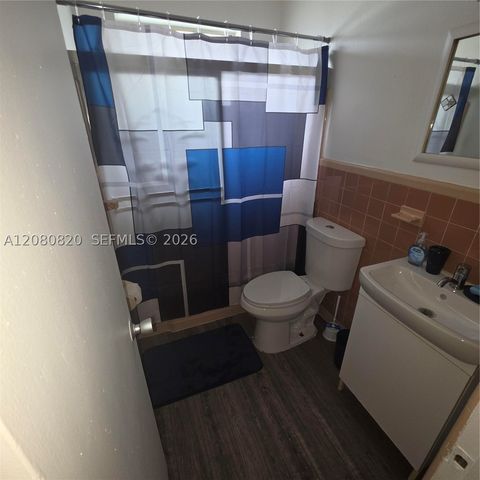 28 NW 170th St 2, North Miami Beach, FL 33169