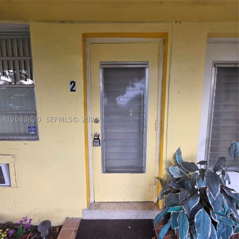 28 NW 170th St 2, North Miami Beach, FL 33169