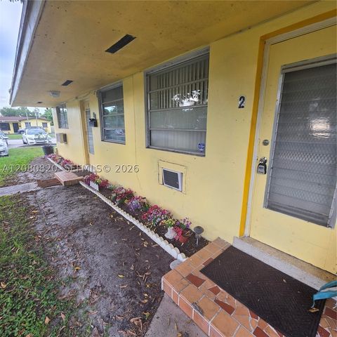 28 NW 170th St 2, North Miami Beach, FL 33169