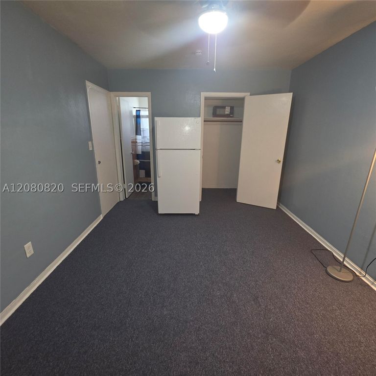 28 NW 170th St 2, North Miami Beach, FL 33169