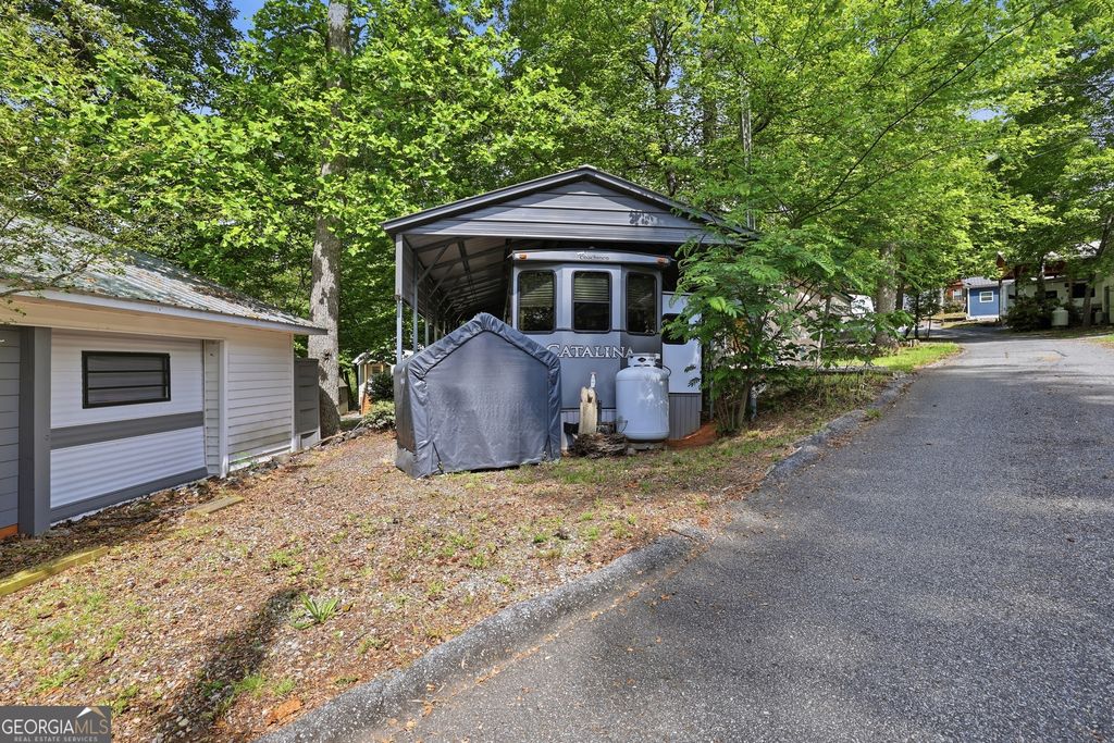 1052 Mountain Shadows Drive, Cleveland, GA 30528