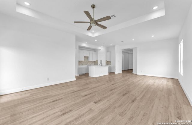 285 Medina Verde Dr, Natalia, TX 78059