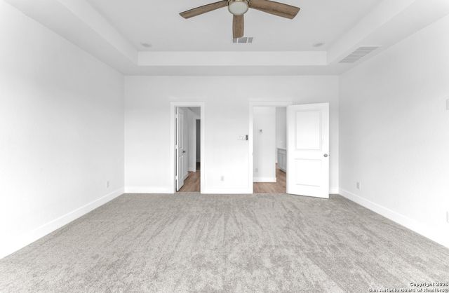 285 Medina Verde Dr, Natalia, TX 78059