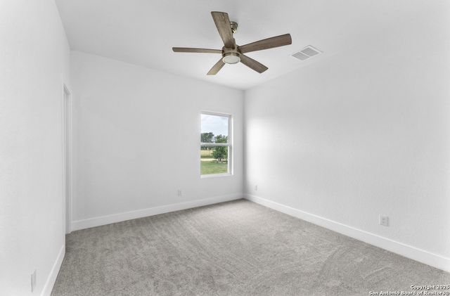 285 Medina Verde Dr, Natalia, TX 78059