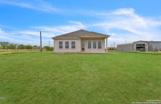285 Medina Verde Dr, Natalia, TX 78059