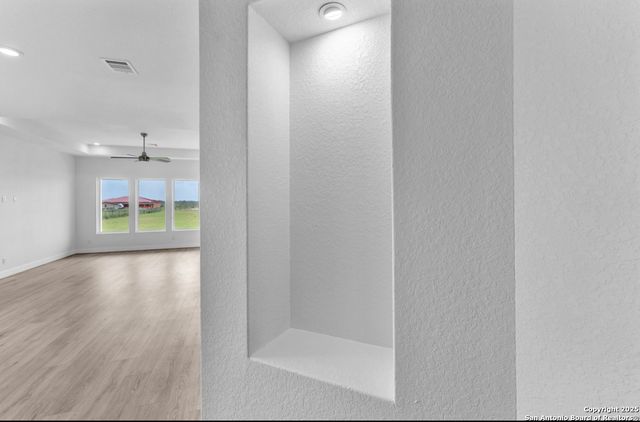 285 Medina Verde Dr, Natalia, TX 78059