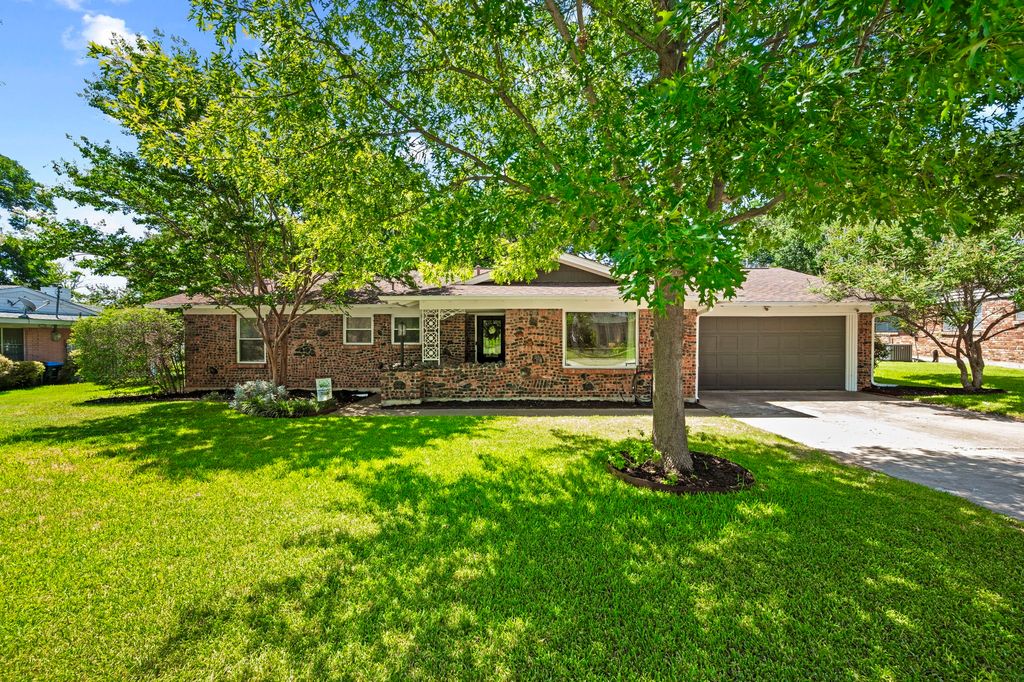 3517 Wooten Drive, Fort Worth, TX 76133