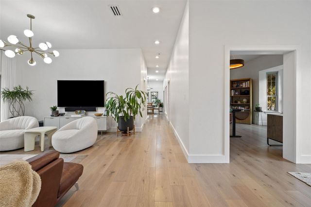 10200 La Costa DR, Austin, TX 78747