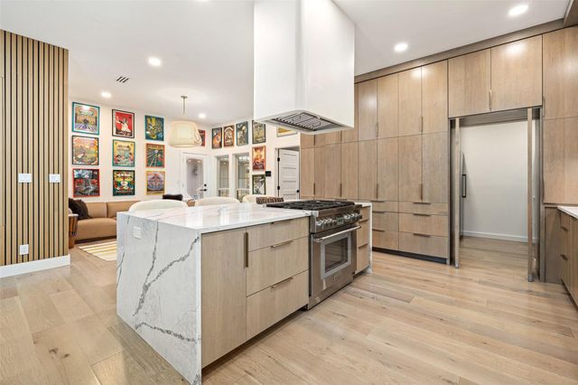 10200 La Costa DR, Austin, TX 78747