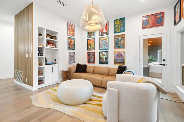 10200 La Costa DR, Austin, TX 78747