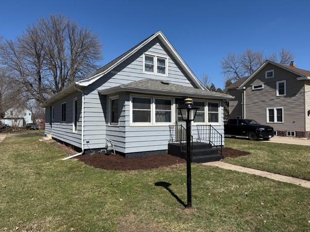 302 W 5th Avenue, Lakefield, MN 56150