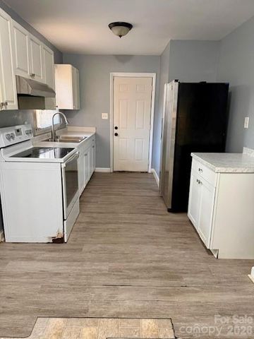 735 Pondella Drive, Charlotte, NC 28213