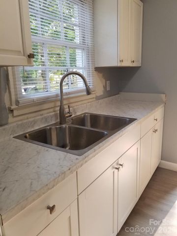 735 Pondella Drive, Charlotte, NC 28213