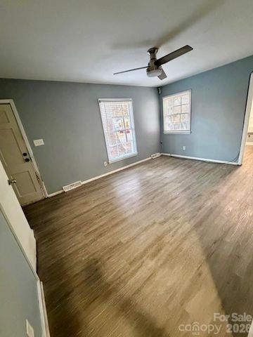 735 Pondella Drive, Charlotte, NC 28213