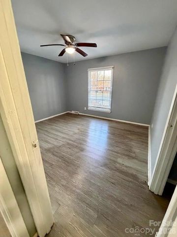 735 Pondella Drive, Charlotte, NC 28213