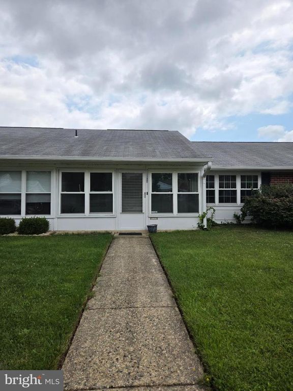 1198 SHETLAND DR, Lakewood, NJ 08701