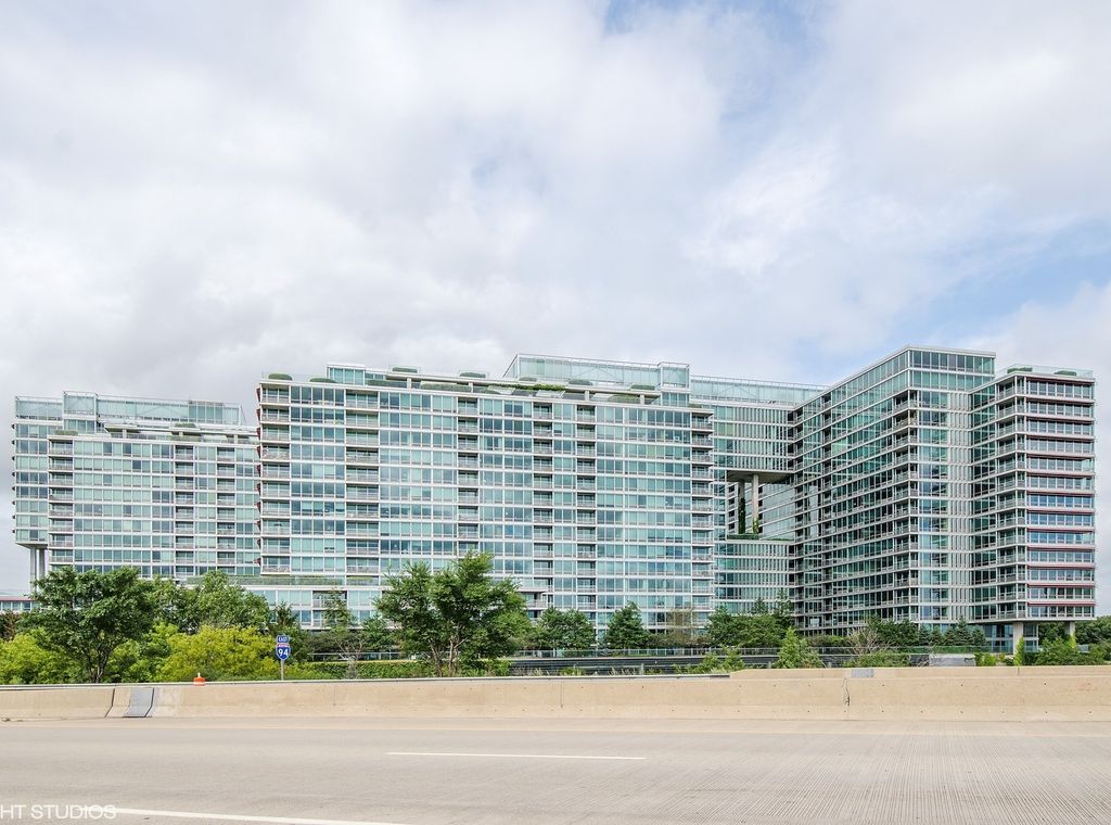 9655 Woods Drive 1001, Skokie, IL 60077
