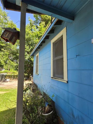 1985 Prairie Street, Beaumont, TX 77701