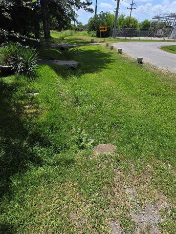 1985 Prairie Street, Beaumont, TX 77701