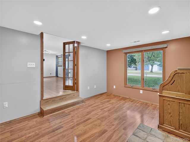 43801 Burtrig Road, Van Buren Charter Township, MI 48111