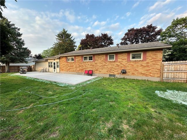 8 Sunrise Drive, Oswego-city, NY 13126