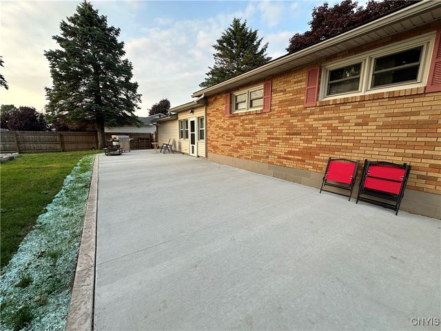 8 Sunrise Drive, Oswego-city, NY 13126