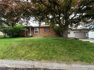 8 Sunrise Drive, Oswego-city, NY 13126