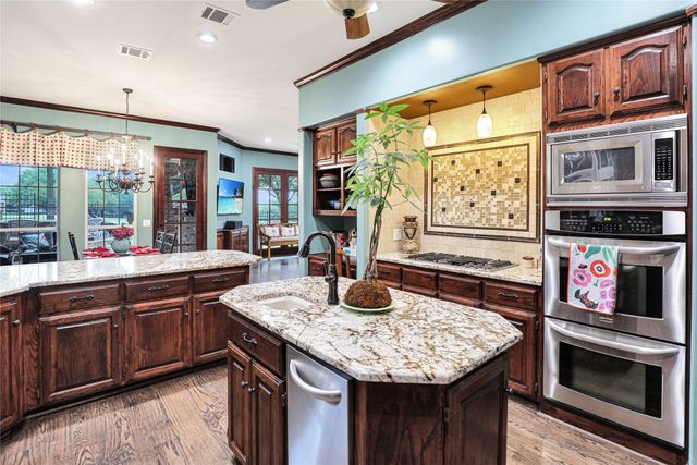 1204 Hills Creek Drive, Mckinney, TX 75072