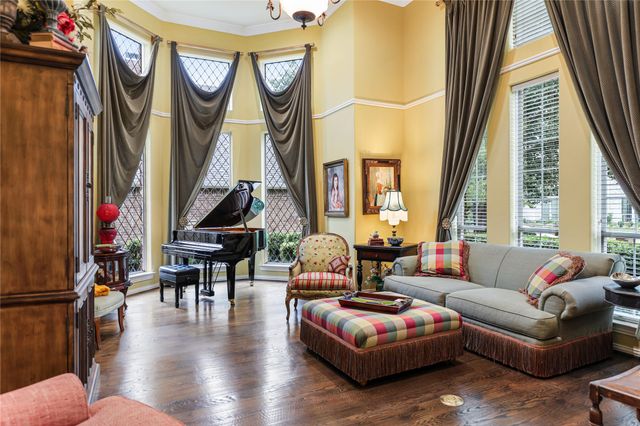 1204 Hills Creek Drive, Mckinney, TX 75072