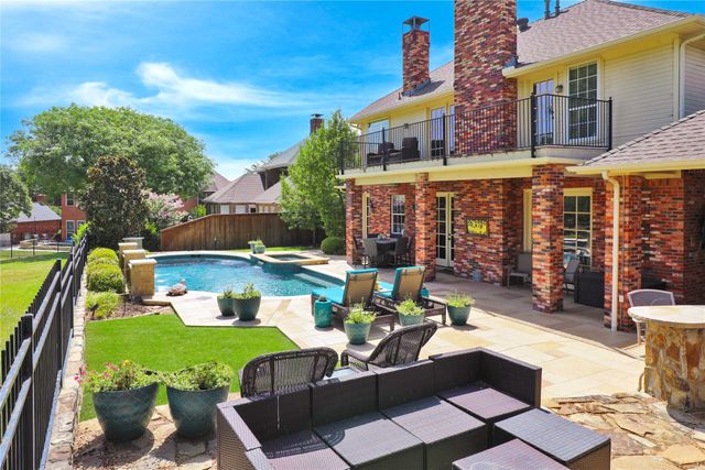 1204 Hills Creek Drive, Mckinney, TX 75072