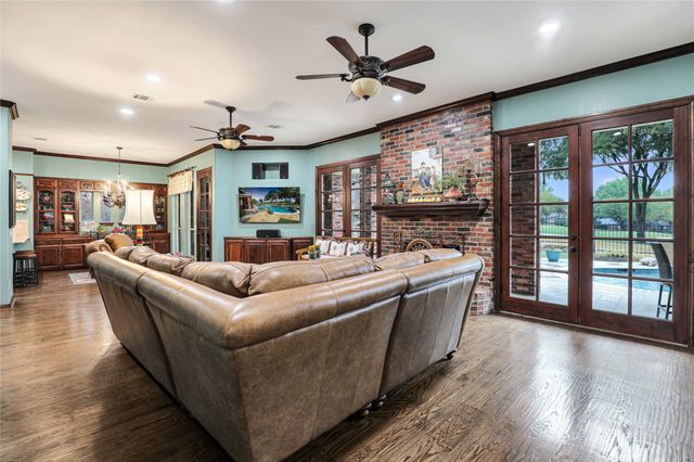 1204 Hills Creek Drive, Mckinney, TX 75072
