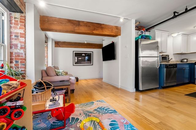 240 Jackson St 328, Lowell, MA 01852