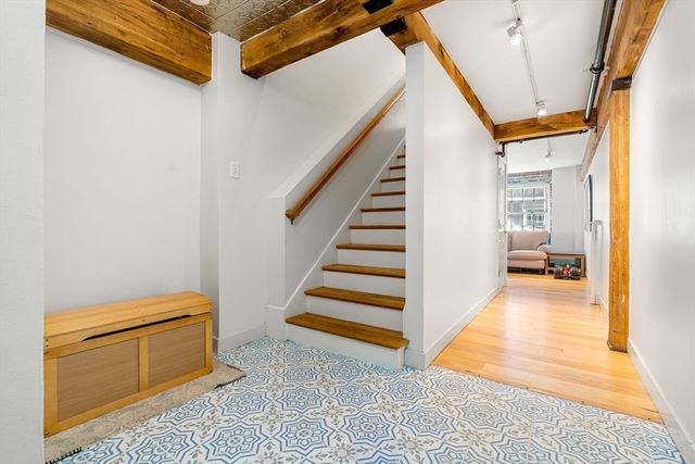 240 Jackson St 328, Lowell, MA 01852