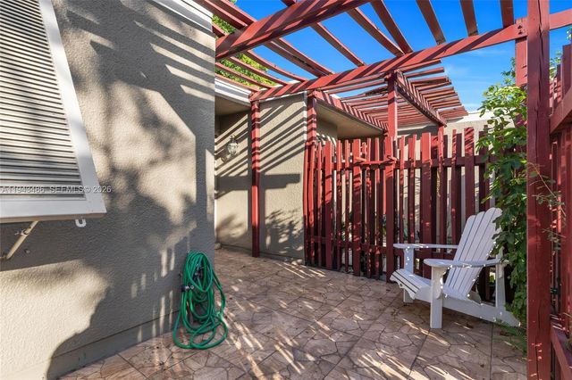 10911 Cedar Ln, Pembroke Pines, FL 33026