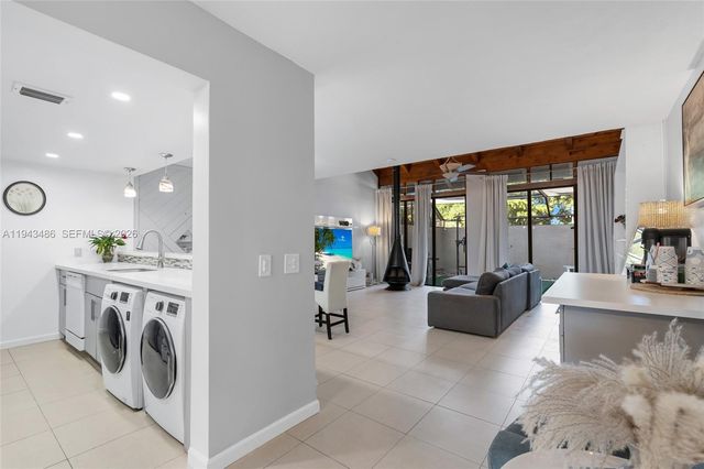 10911 Cedar Ln, Pembroke Pines, FL 33026