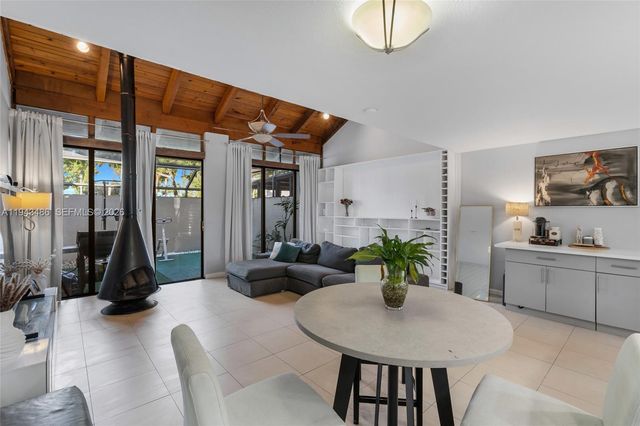 10911 Cedar Ln, Pembroke Pines, FL 33026