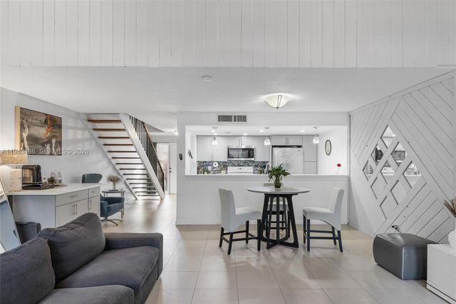 10911 Cedar Ln, Pembroke Pines, FL 33026