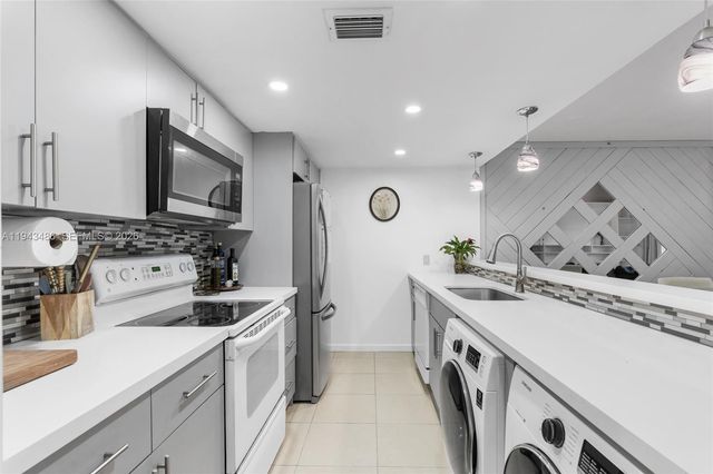 10911 Cedar Ln, Pembroke Pines, FL 33026