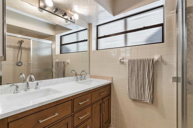 10911 Cedar Ln, Pembroke Pines, FL 33026