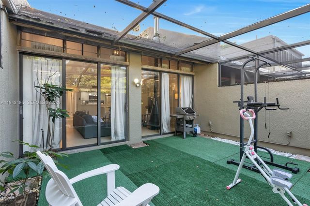 10911 Cedar Ln, Pembroke Pines, FL 33026