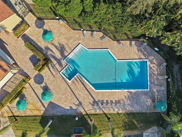 10911 Cedar Ln, Pembroke Pines, FL 33026