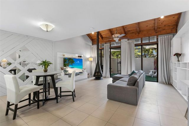 10911 Cedar Ln, Pembroke Pines, FL 33026