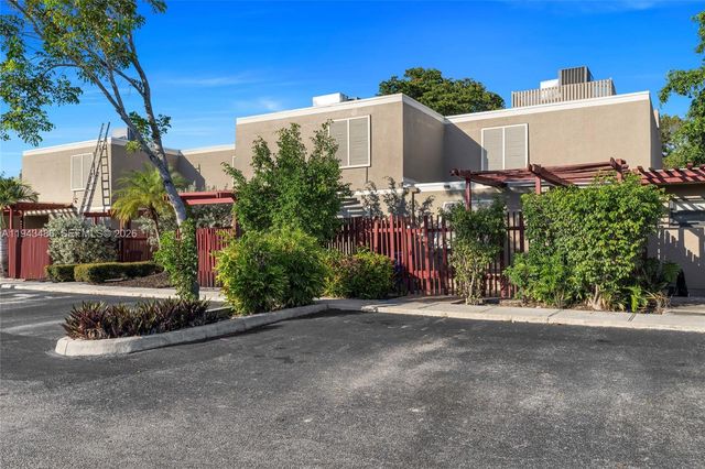 10911 Cedar Ln, Pembroke Pines, FL 33026