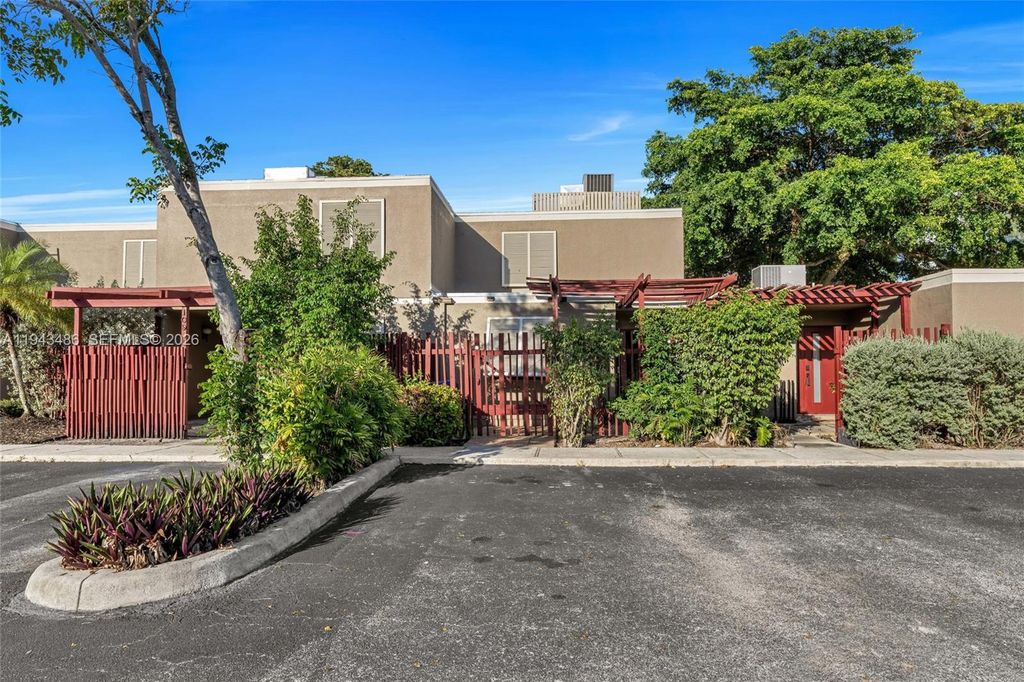 10911 Cedar Ln, Pembroke Pines, FL 33026